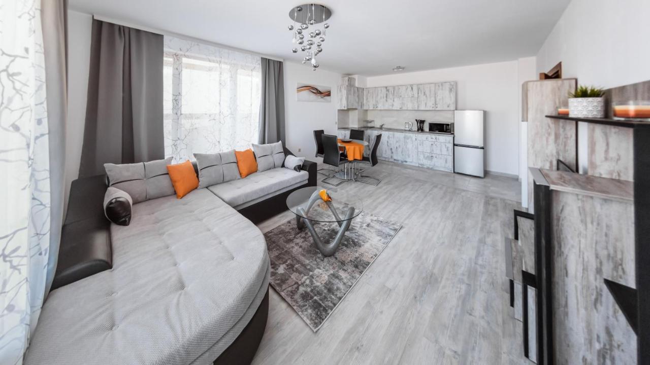 Next To Gondola Stylish And Charming Apartment Bansko Exterior photo